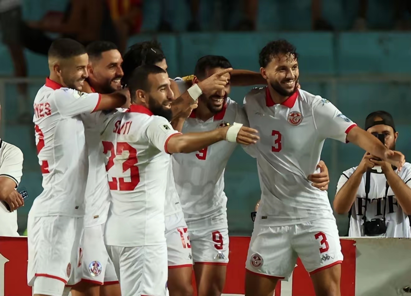 包含底特律活塞训练开放日，国际比赛日造点机会引欢呼，英超在即，球队文化再被提及的词条