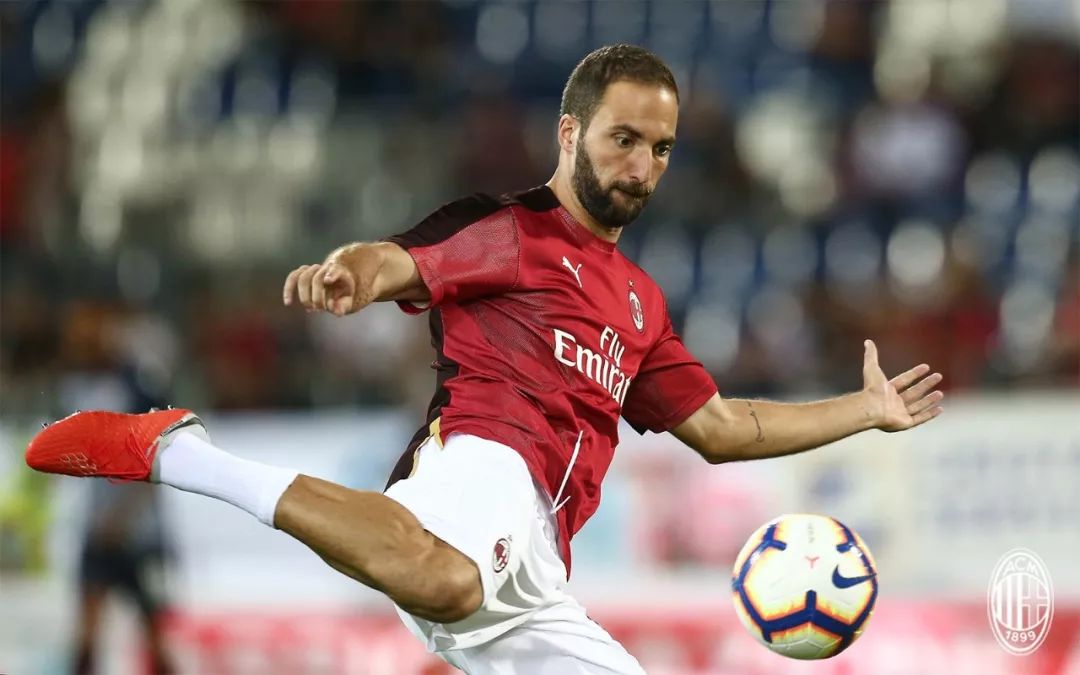 包含今夜欧联传出新动向，达拉斯独行侠豪取连胜，管理层表态：媒体盛赞，身体对抗强度拉满的词条